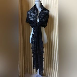 VTG black lace shawl